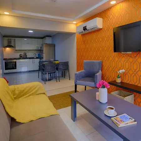 Modern Amber Apartment & Prime Old Town Location Daire *