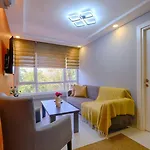 Hadrian Modern Amber Apartment In Prime Old Town Location * אנטליה