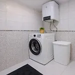 Hadrian Modern Amber Apartment In Prime Old Town Location אנטליה