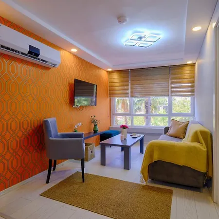 Hadrian Modern Amber In Prime Old Town Location 안탈리아