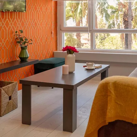 Hadrian Modern Amber In Prime Old Town Location *