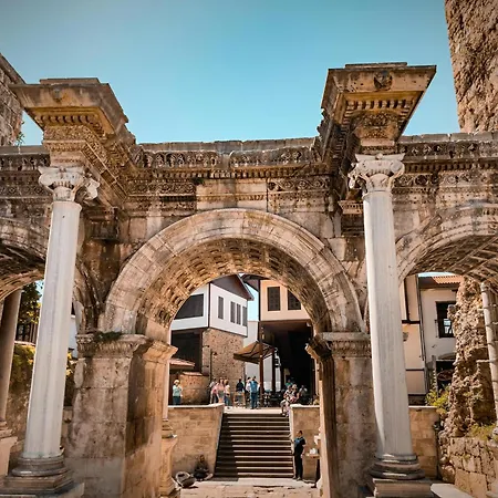 아파트 Hadrian Modern Amber In Prime Old Town Location *
