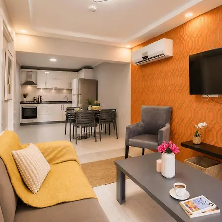 Hadrian Modern Amber In Prime Old Town Location Апартаменты