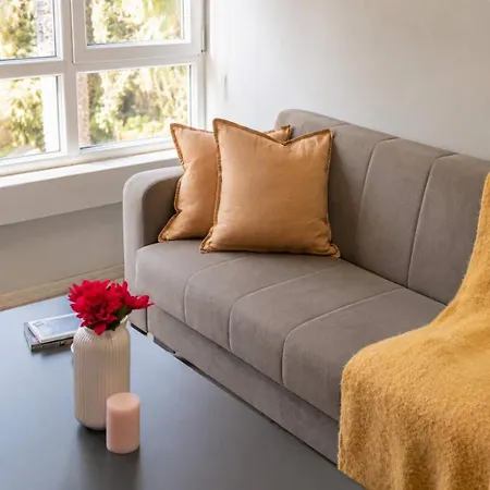 Апартаменты Hadrian Modern Amber In Prime Old Town Location
