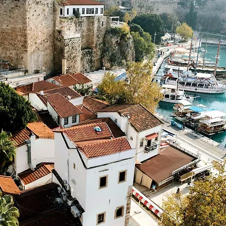 Hadrian Modern Amber In Prime Old Town Location *