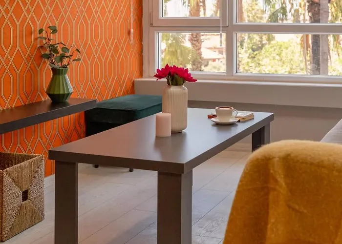 Modern Amber Apartment & Prime Old Town Location *