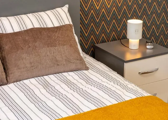 Maxihomes Hadrian Amber Central Old Town Free Wifi