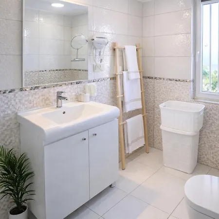 Hadrian Modern Amber In Prime Old Town Location * Antalya