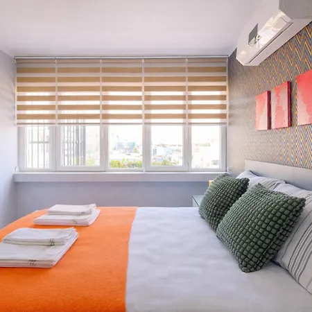 Hadrian Modern Amber In Prime Old Town Location *